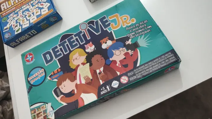Jogo Detetive Jr. Estrela - Diversão Garantida!