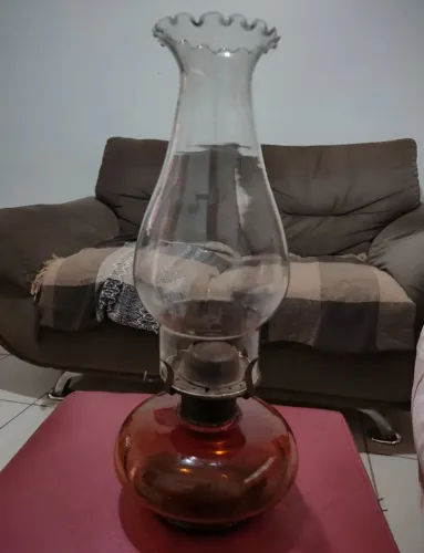 Lampião com base em vidro 