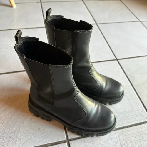 Bota coturno feminina tratorada - Satinato