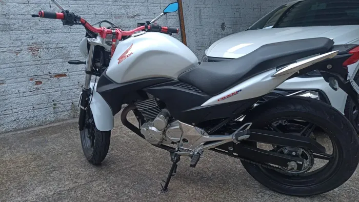 Vendo Moto CB 300 ano 2012