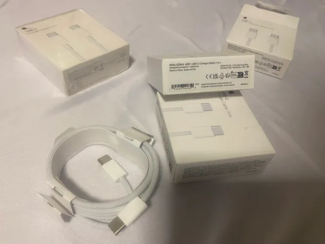 Cabo USB-C novo na caixa temos de 1 metro e 2 metros