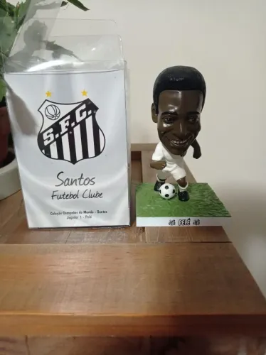 Mini ídolos Pelé Jogador de futebol Santos caixa original 12 cm