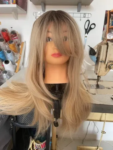 Peruca loira com franja wig