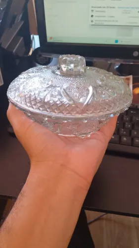 Bomboniere de vidro antiga e muito linda pequena com tampa