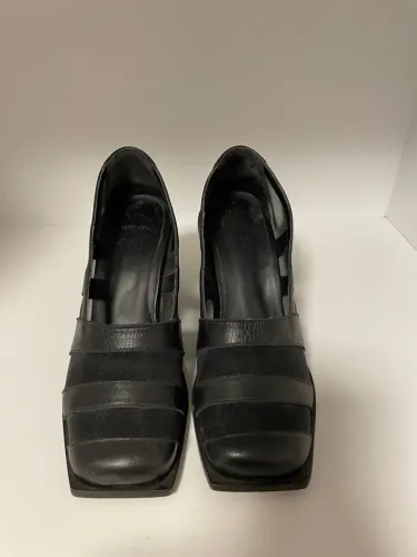Sandálias de Salto Preto Elegantes Manolita