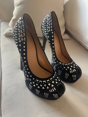 Sapato My Shoes NOVO 37 com Detalhes em Metal prateado