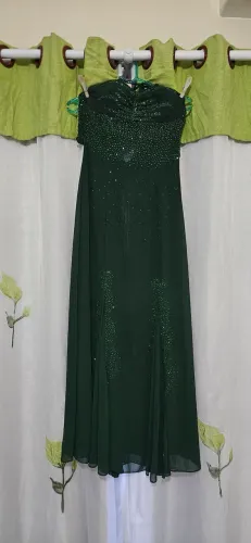 Vestido de festa longo verde esmeralda com brilho