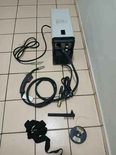 Maquina de solda mig sem gás mascara nova na caixa