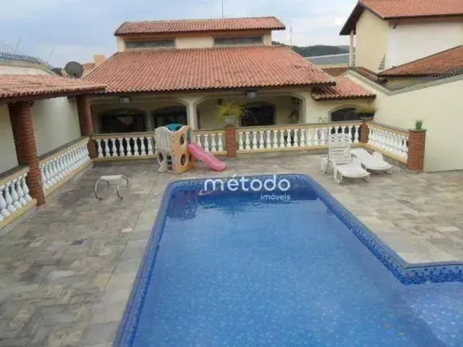 Casa com 3 quartos à venda, 504 m² por R$ 1.800.000 - Bairro Centro - Guararema/SP