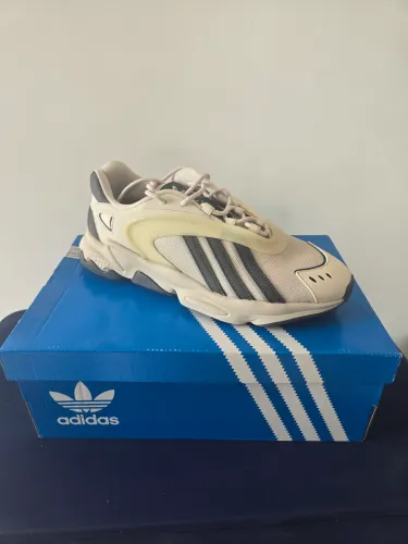 Tenis Adidas Oztral