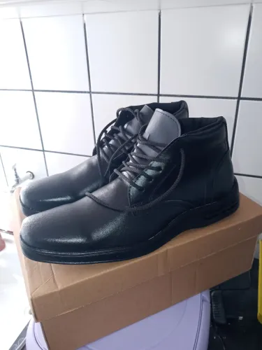 Botas masculinas vários tamanhos - Novas 