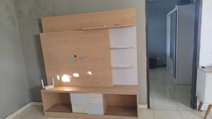 Rack com painel e mesa 4 cadeiras