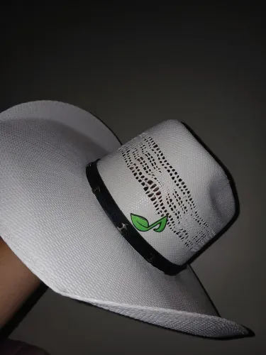 Chapeu branco PRALANA
