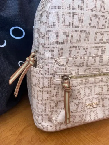 Mochila colcci bege Monograma