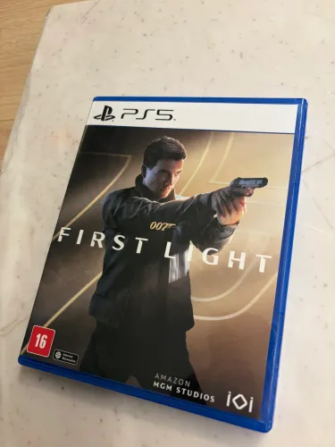 Vendo 007 First Light - perfeito estado