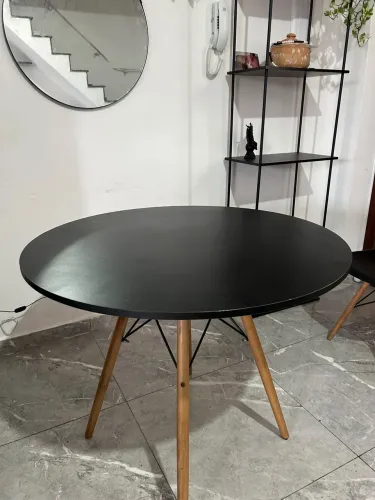 Conjunto mesa e cadeiras