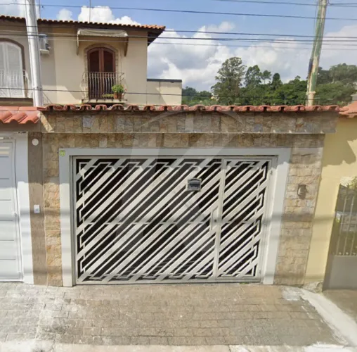 Sobrado 3 dormitórios, sendo 2 suítes, quintal, churrasqueira e 2 vagas no Horto.