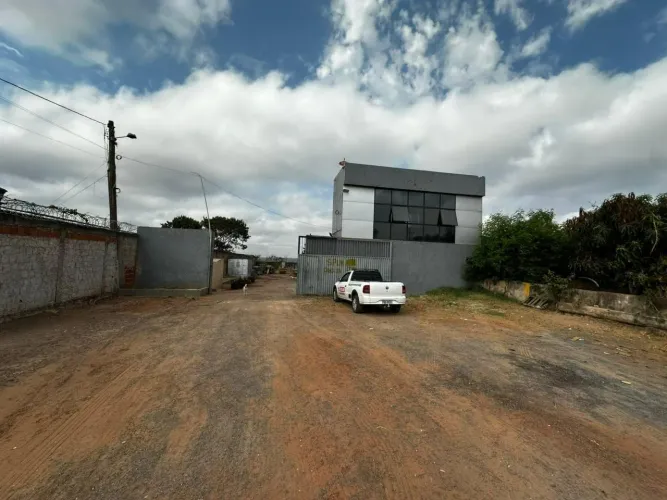 ALUGA-SE TERRENO COM GALÃO E ESCRITORIO - PLACA DAS MERCEDES - RIACHO FUNDO - DF