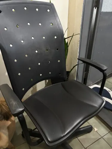 Cadeira de Escritório Giratória Preta - Ótima para Home Office!