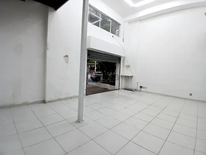 Loja Comercial para Locação Anual na Pitangueiras no Guarujá / QVista Inteligência Imobili