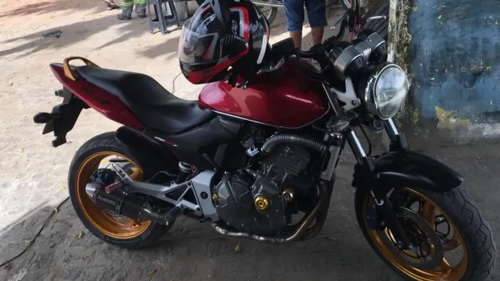 Moto Hornet 2005