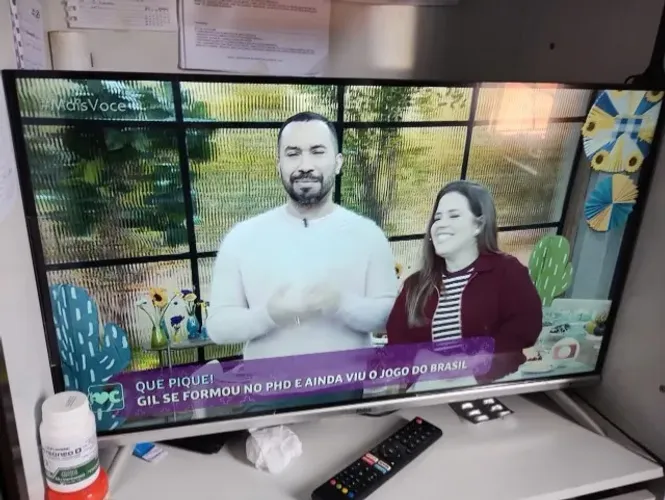 Vendo televisão