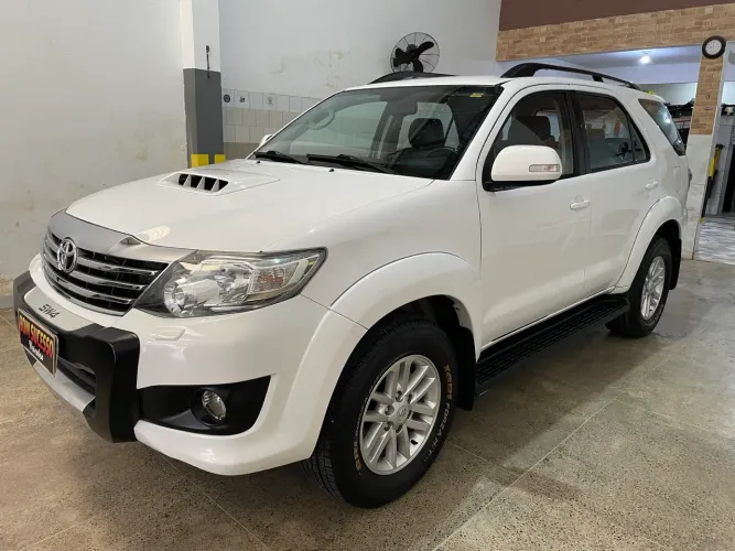 Toyota Hilux SW4 SRV D4-d 4X4 3.0 TDI Dies. AUT 2015