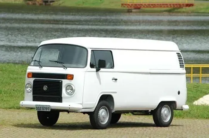 ALUGO KOMBI PARA FRETE/AGREGAMENTO/COLETAS