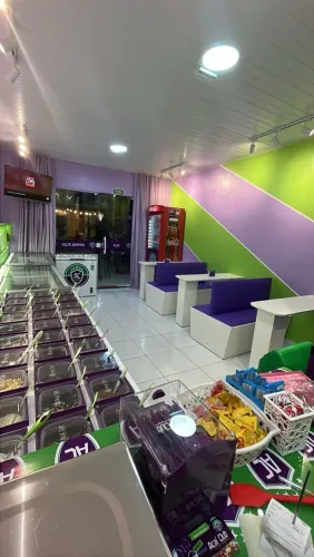 Móveis e acessórios completos para loja de açaí