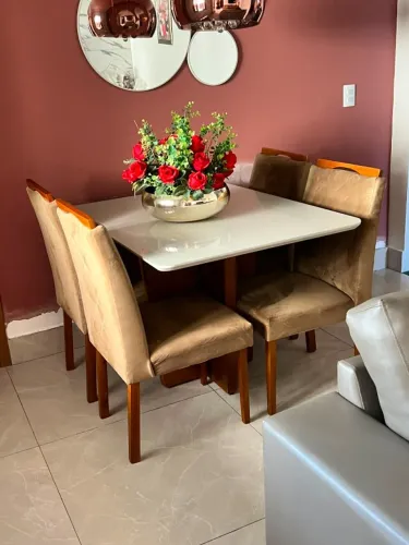 MESA 4 CADEIRAS COM TAMPO DE  VIDRO EM LACA  PARCELO 10X CARTAO