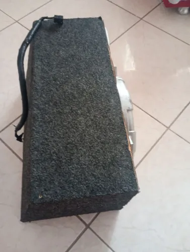 Vende-se uma caixa de som