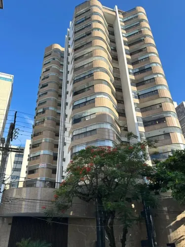 Apartamento para venda tem 147 metros quadrados com 4 quartos