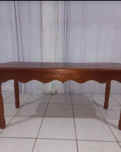 Mesa de madeira angelim