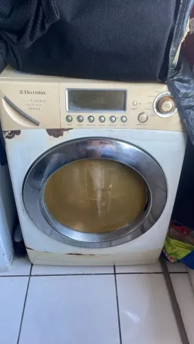 Vendo lava e seca da marca Eletrolux para retirada de peças.