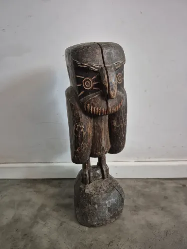 Totem Coruja em Madeira