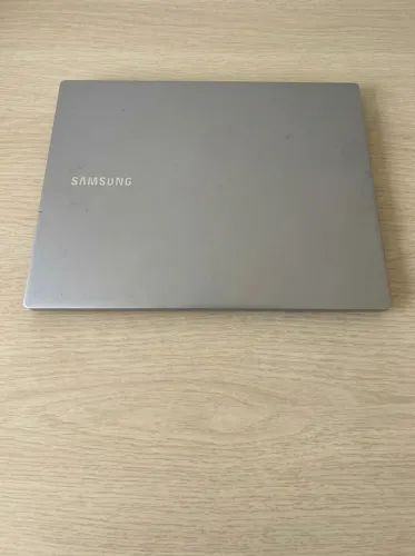 Notebook Samsung Book E30 Core i3, 4GB RAM, SSD 256GB + HD 1TB