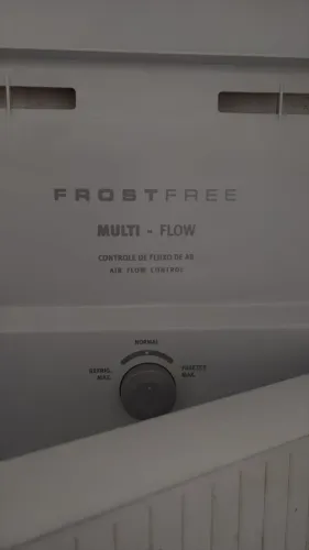 Geladeira Frost free- 280L Branca, funcionando perfeitamente.