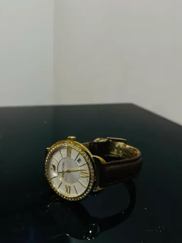 Relógio em couro Swarovski