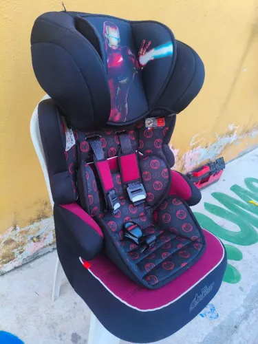 Vende se uma cadeirinha bebê conforto para crianças de 03a05 anos para ser usada em carros