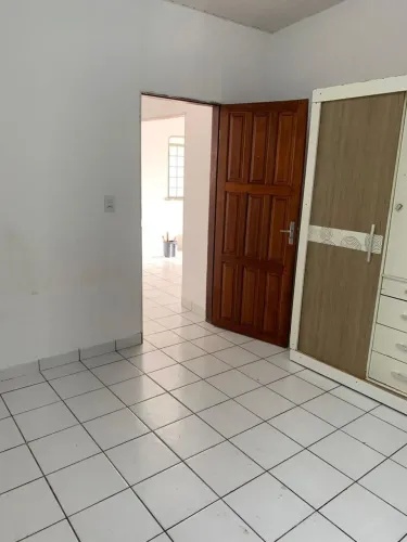 Aluga-se casa 3/4 no raio do sol