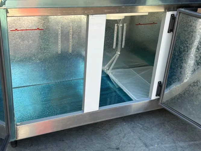 VENDO UM BALCÃO REFRIGERADO 3 PORTAS KOFISA NOVO COM PREÇO DE USADO