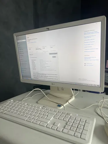 Computador LG All-in-One com SSD 112 GB e 4 GB RAM