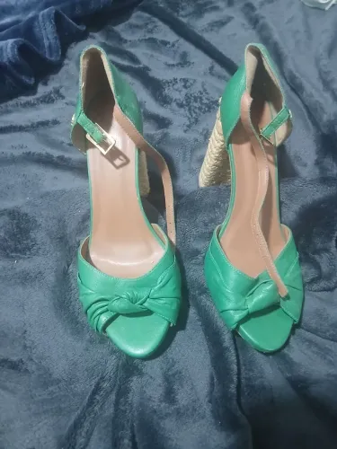 Sapatos de marcas Carmen Steffens original .