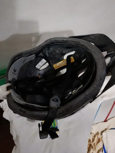 Capacete ? de ciclismo novíssimo alta performance com luz noturna oportunidade...