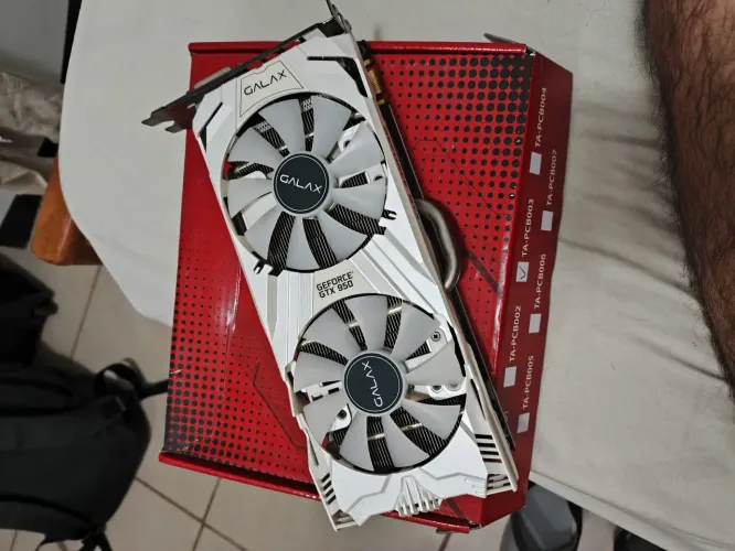 placa de vídeo gtx 950 branca 2gb