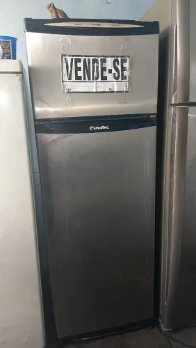 Vende-se geladeira