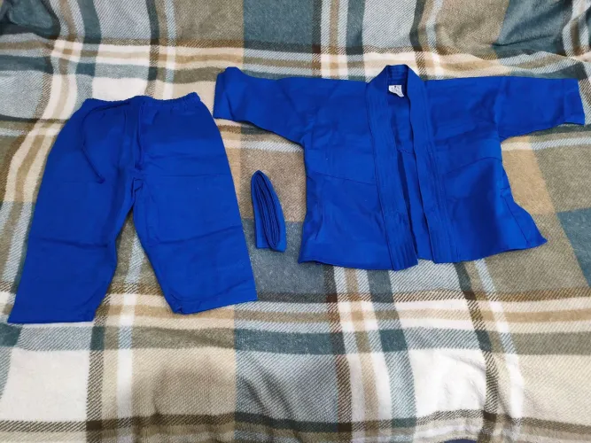 Kimono infantil, tamanho 2, sem uso