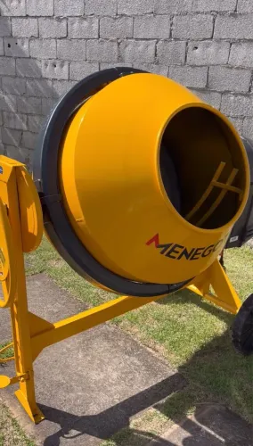 Vendo Betoneira Menegotti 400Litros 