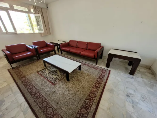 Conjunto de Sofá, Poltronas e Mesas em mármore