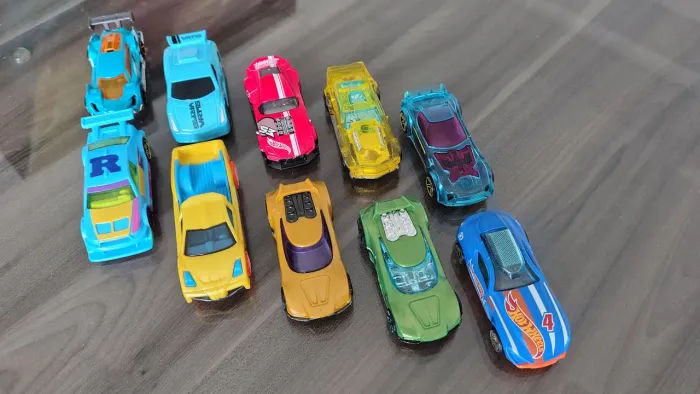 Lote 10 (dez) miniaturas HotWheels (modelos fantasia)